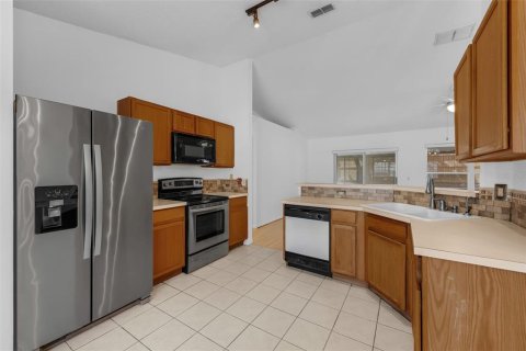 Casa en venta en Deltona, Florida, 3 dormitorios, 147.44 m2 № 1881066 - foto 8