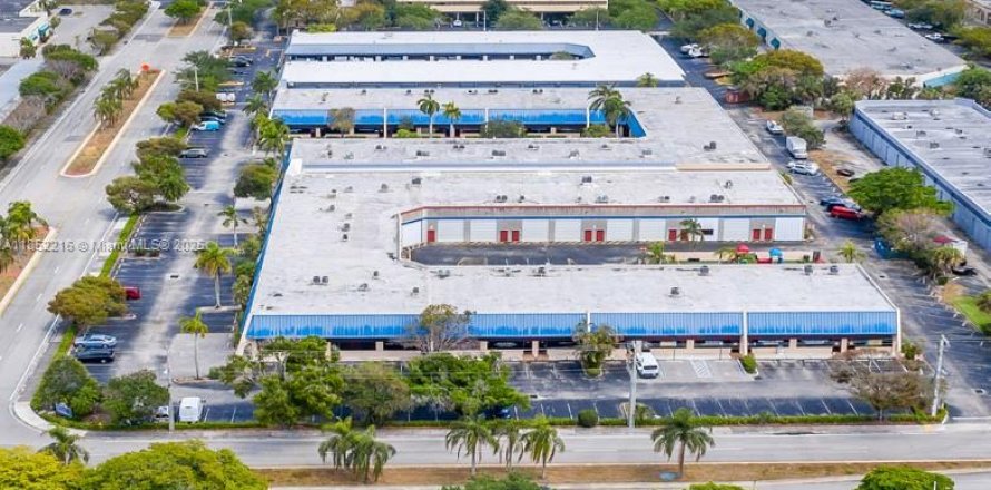 Commercial property in Sunrise, Florida № 1858784