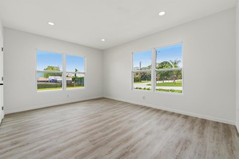 House in Stuart, Florida 3 bedrooms, 141.21 sq.m. № 2083779 - photo 22