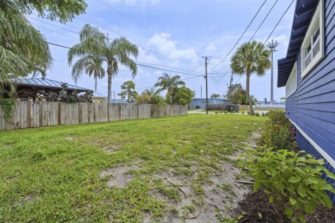 House in Stuart, Florida 3 bedrooms, 141.21 sq.m. № 2083779 - photo 27