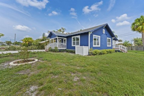 House in Stuart, Florida 3 bedrooms, 141.21 sq.m. № 2083779 - photo 26