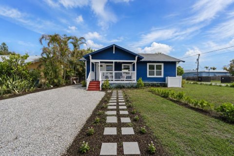 House in Stuart, Florida 3 bedrooms, 141.21 sq.m. № 2083779 - photo 4
