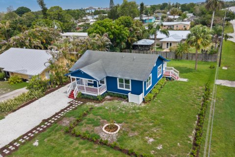 House in Stuart, Florida 3 bedrooms, 141.21 sq.m. № 2083779 - photo 5