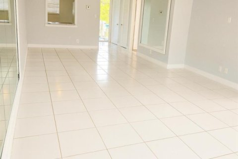 Appartement à louer à Deerfield Beach, Floride: 2 chambres, 108.05 m2 № 2276297 - photo 4