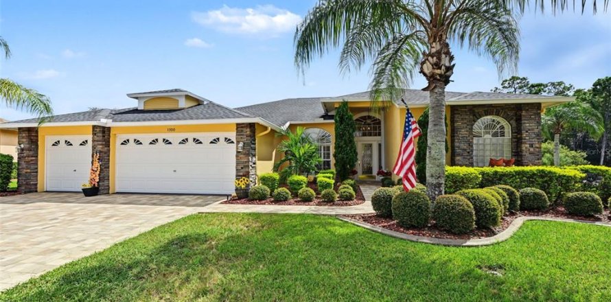 House in Trinity, Florida 4 bedrooms, 251.11 sq.m. № 2399097