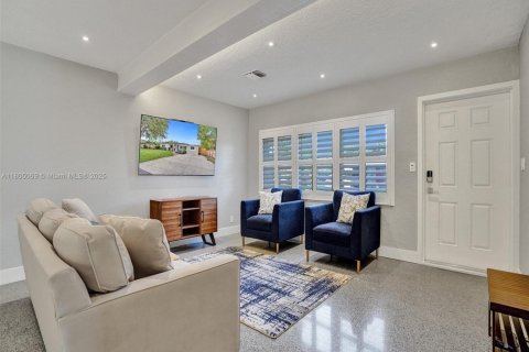 House in Wilton Manors, Florida 4 bedrooms, 170.94 sq.m. № 1744030 - photo 8
