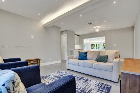 House in Wilton Manors, Florida 4 bedrooms, 170.94 sq.m. № 1744030 - photo 9