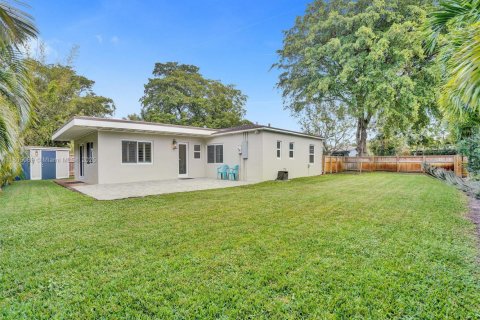 House in Wilton Manors, Florida 4 bedrooms, 170.94 sq.m. № 1744030 - photo 4