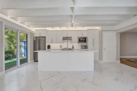 House in Wilton Manors, Florida 4 bedrooms, 170.94 sq.m. № 1744030 - photo 18