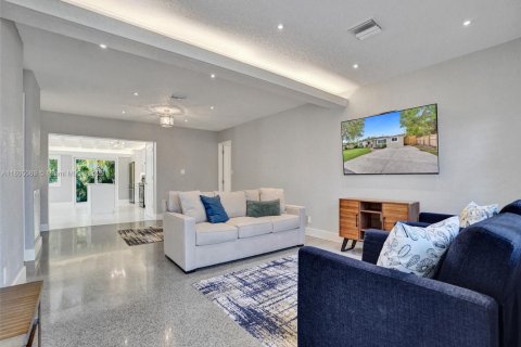 House in Wilton Manors, Florida 4 bedrooms, 170.94 sq.m. № 1744030 - photo 6