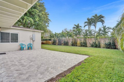 House in Wilton Manors, Florida 4 bedrooms, 170.94 sq.m. № 1744030 - photo 5