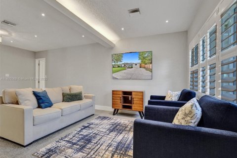 House in Wilton Manors, Florida 4 bedrooms, 170.94 sq.m. № 1744030 - photo 7