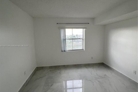 Купить кондоминиум в Катлер-Бей, Флорида 2 спальни, 91.04м2, № 1963927 - фото 19