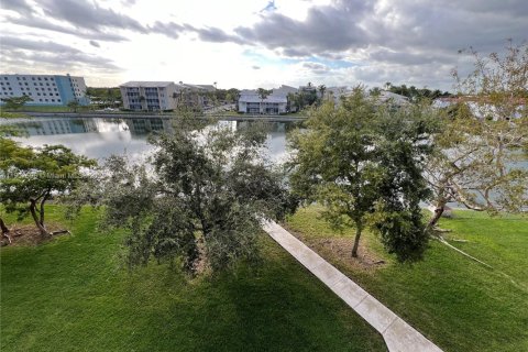 Купить кондоминиум в Катлер-Бей, Флорида 2 спальни, 91.04м2, № 1963927 - фото 11