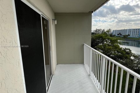 Купить кондоминиум в Катлер-Бей, Флорида 2 спальни, 91.04м2, № 1963927 - фото 9