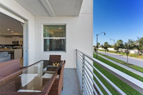 Condominio en venta en Kissimmee, Florida, 2 dormitorios, 120.49 m2 № 2011823 - foto 3