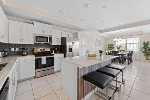 Condominio en venta en Kissimmee, Florida, 2 dormitorios, 120.49 m2 № 2011823 - foto 13