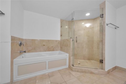 Купить кондоминиум в Майами, Флорида 3 спальни, 203.36м2, № 2052150 - фото 15