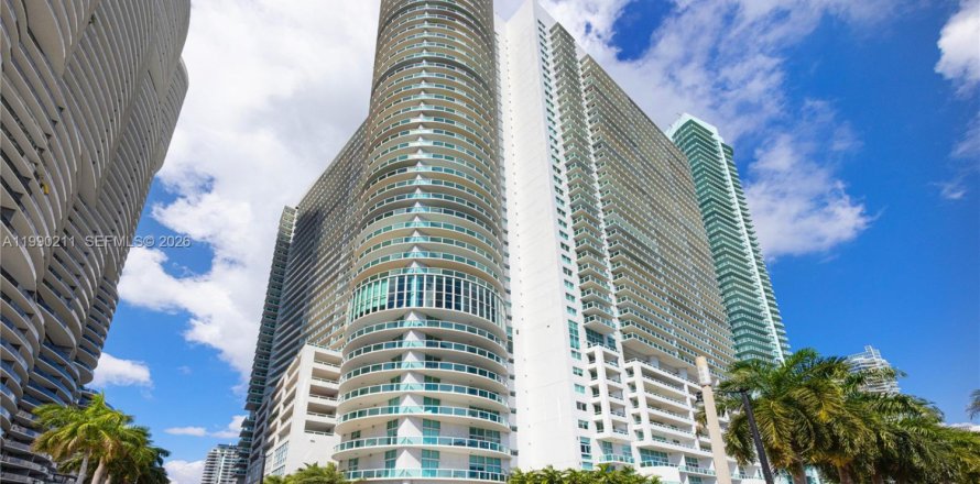 Кондоминиум с 3 спальнями в Майами, Флорида № 2052150