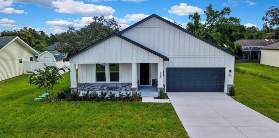 House in Spring Hill, Florida 4 bedrooms, 191.47 sq.m. № 1873292