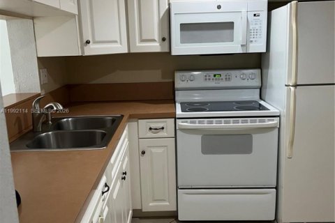 Condominio en alquiler en Miami, Florida, 1 dormitorio, 67.54 m2 № 2056633 - foto 5