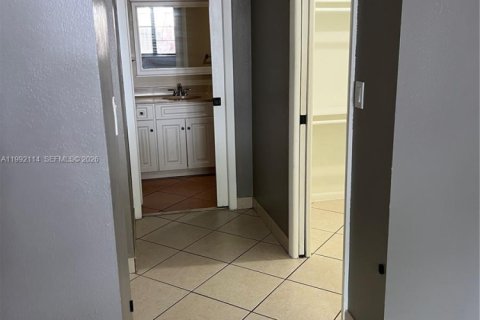 Condominio en alquiler en Miami, Florida, 1 dormitorio, 67.54 m2 № 2056633 - foto 6