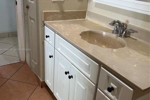 Condominio en alquiler en Miami, Florida, 1 dormitorio, 67.54 m2 № 2056633 - foto 7