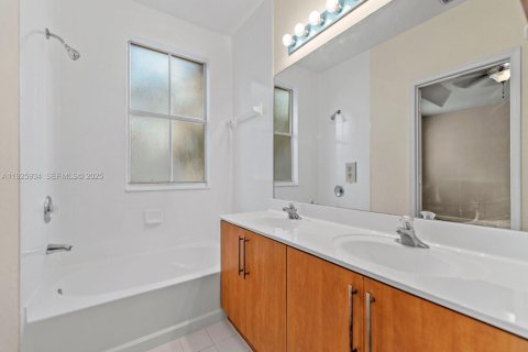 Купить таунхаус в Хомстед, Флорида 3 спальни, 160.91м2, № 1988696 - фото 25