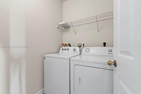 Купить таунхаус в Хомстед, Флорида 3 спальни, 160.91м2, № 1988696 - фото 16