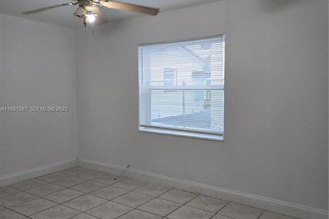 Снять в аренду виллу или дом в Холливуд, Флорида 1 спальня, 58.99м2, № 2034500 - фото 13