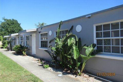 Снять в аренду виллу или дом в Холливуд, Флорида 1 спальня, 58.99м2, № 2034500 - фото 2