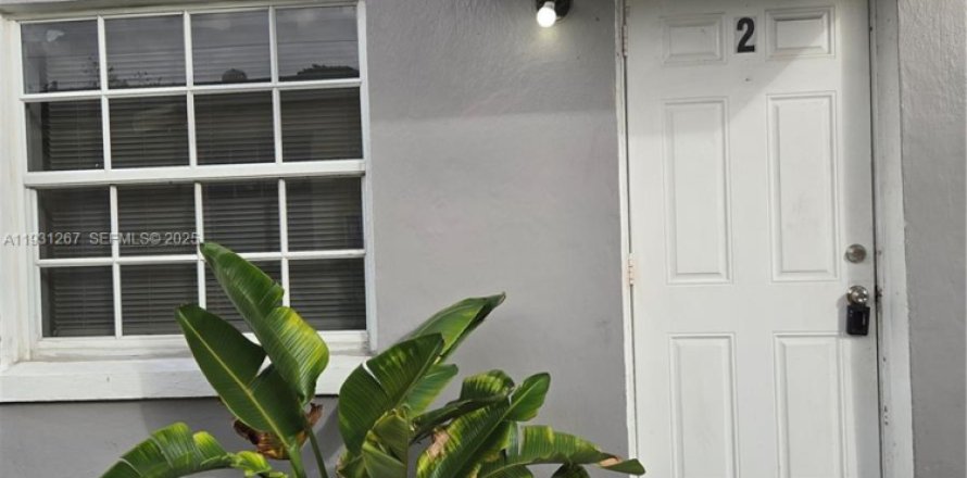 Дом в Холливуд, Флорида 1 спальня, 58.99м2 № 2034500