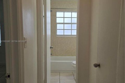 Снять в аренду виллу или дом в Холливуд, Флорида 1 спальня, 58.99м2, № 2034500 - фото 8