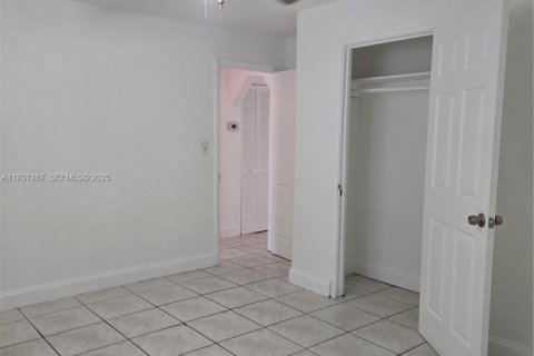 Снять в аренду виллу или дом в Холливуд, Флорида 1 спальня, 58.99м2, № 2034500 - фото 12