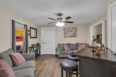 Propiedad comercial en venta en Kissimmee, Florida, 3 dormitorios, 145.11 m2 № 2093738 - foto 30