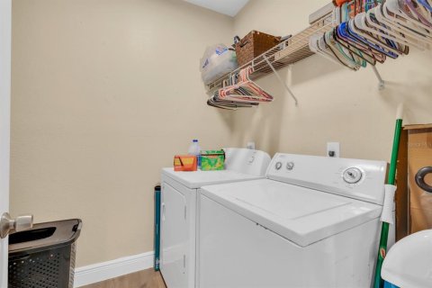Propiedad comercial en venta en Kissimmee, Florida, 3 dormitorios, 145.11 m2 № 2093738 - foto 11