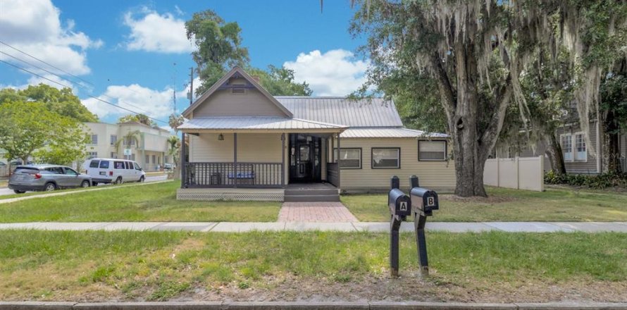 Propiedad comercial en Kissimmee, Florida 3 dormitorios, 145.11 m2 № 2093738