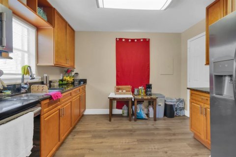 Propiedad comercial en venta en Kissimmee, Florida, 3 dormitorios, 145.11 m2 № 2093738 - foto 15