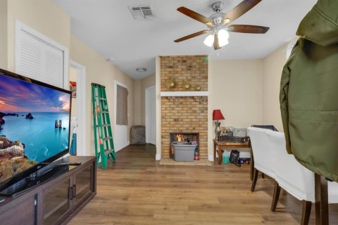 Propiedad comercial en venta en Kissimmee, Florida, 3 dormitorios, 145.11 m2 № 2093738 - foto 14
