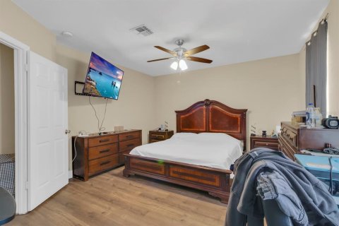 Propiedad comercial en venta en Kissimmee, Florida, 3 dormitorios, 145.11 m2 № 2093738 - foto 9