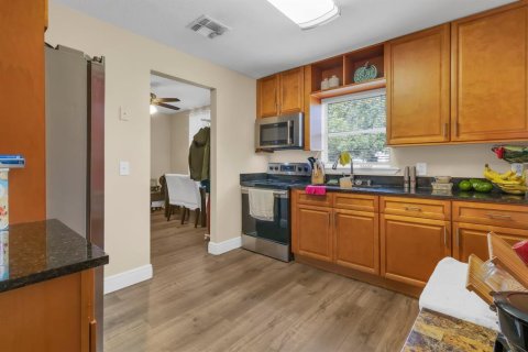 Propiedad comercial en venta en Kissimmee, Florida, 3 dormitorios, 145.11 m2 № 2093738 - foto 16