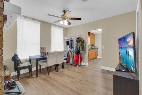 Propiedad comercial en venta en Kissimmee, Florida, 3 dormitorios, 145.11 m2 № 2093738 - foto 13