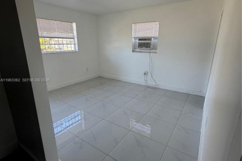 Villa ou maison à louer à Miami, Floride: 2 chambres, 101.45 m2 № 2025186 - photo 7