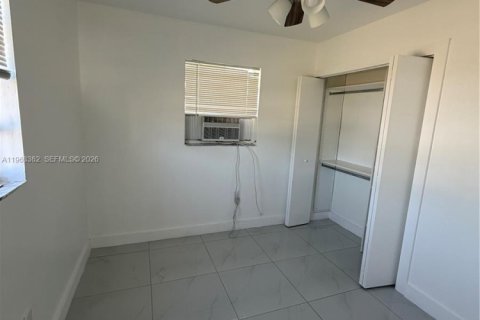 Villa ou maison à louer à Miami, Floride: 2 chambres, 101.45 m2 № 2025186 - photo 13
