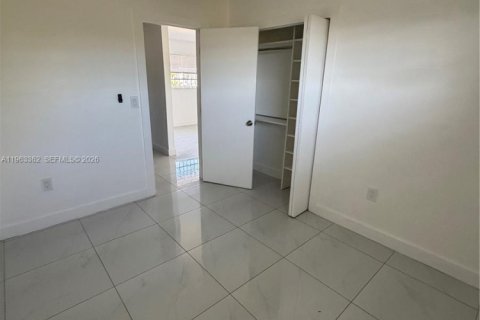 Villa ou maison à louer à Miami, Floride: 2 chambres, 101.45 m2 № 2025186 - photo 11