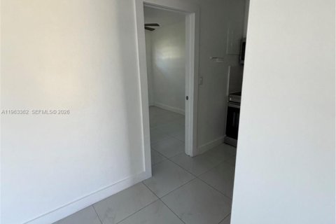 Villa ou maison à louer à Miami, Floride: 2 chambres, 101.45 m2 № 2025186 - photo 19