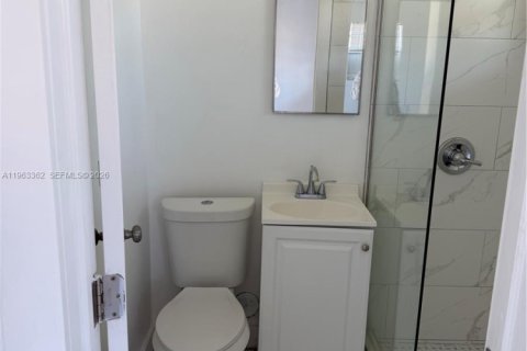 Villa ou maison à louer à Miami, Floride: 2 chambres, 101.45 m2 № 2025186 - photo 20