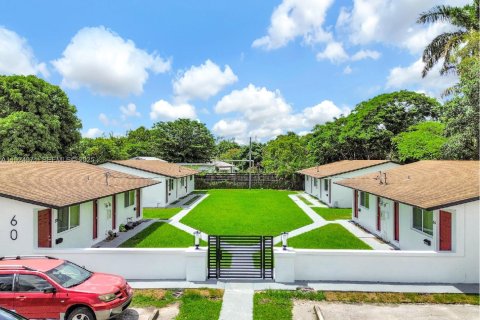 Propiedad comercial en venta en Miami, Florida № 1983145 - foto 12