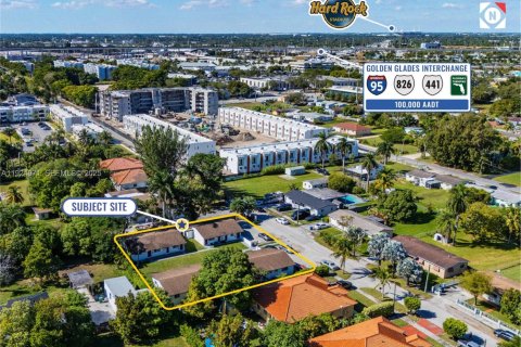Propiedad comercial en venta en Miami, Florida № 1983145 - foto 4