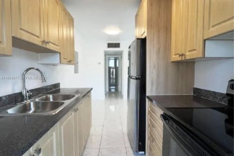 Propiedad comercial en venta en Miami, Florida № 1983145 - foto 6